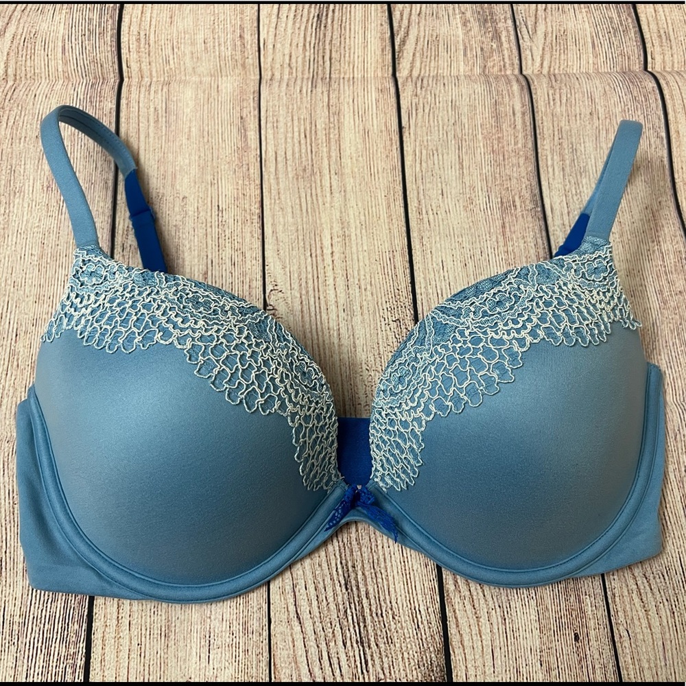 VICTORIA’S SECRET BODY by VICTORIA PUSH UP BRA 34DD